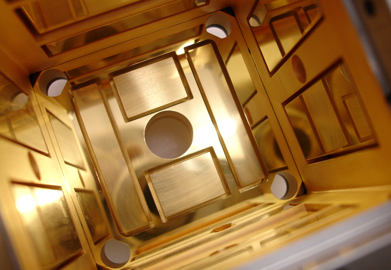Interior de la cámara de electrodos de la LISA Pathfinder. Foto: ESA